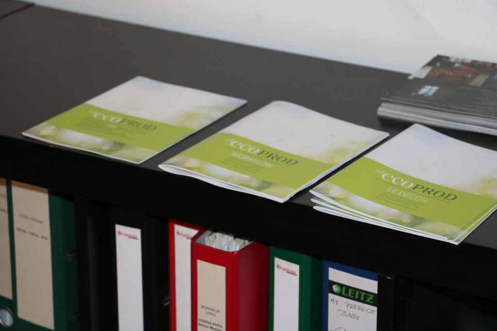 Studio kremelin, mise à disposition des brochures pour diminuer son empreinte carbone sur les tournages